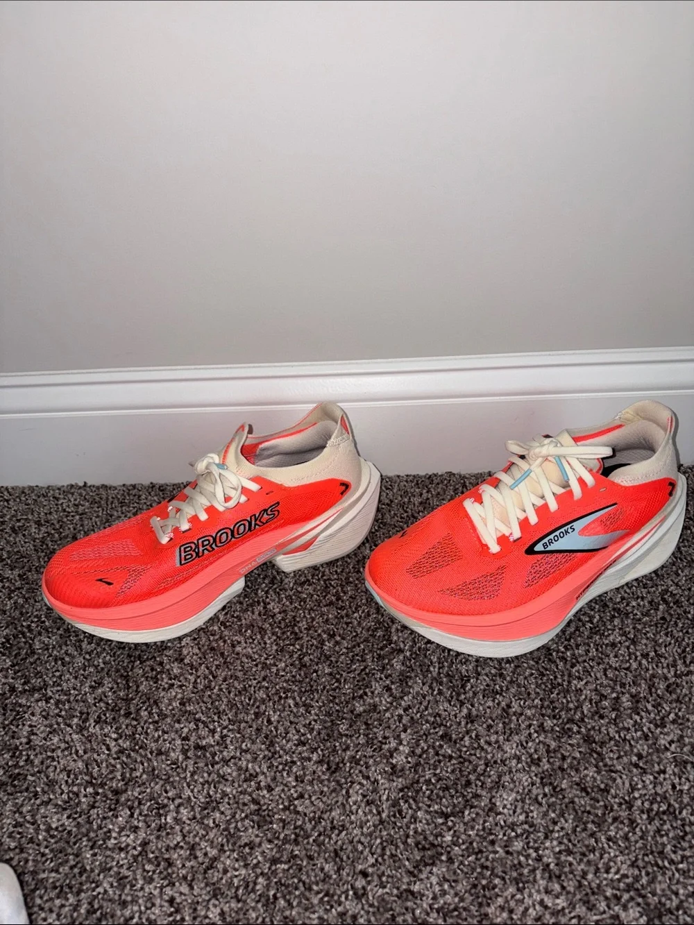 Brooks Hyperion Max 3 - Coral and Cream